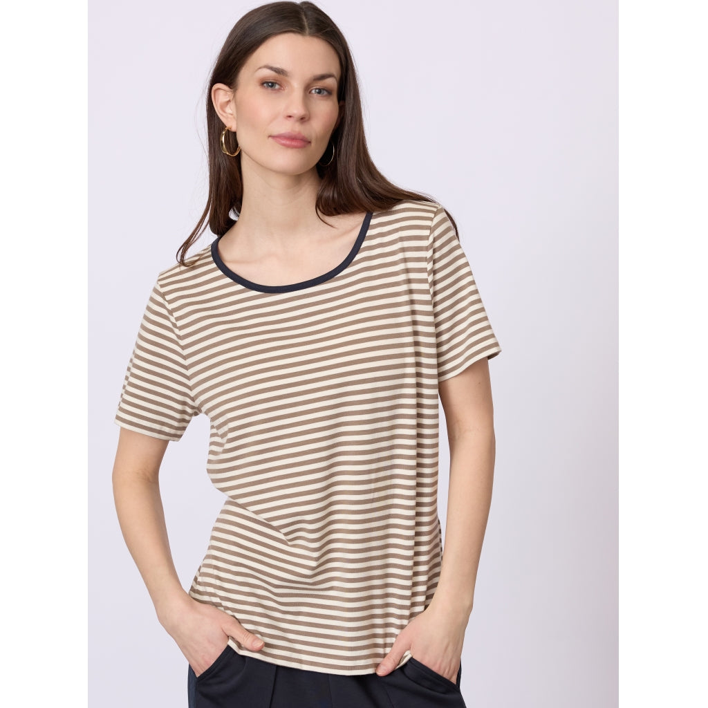 Redgreen Women Cecilie Tee Polo Shirts 125 Dark Sand Stripe